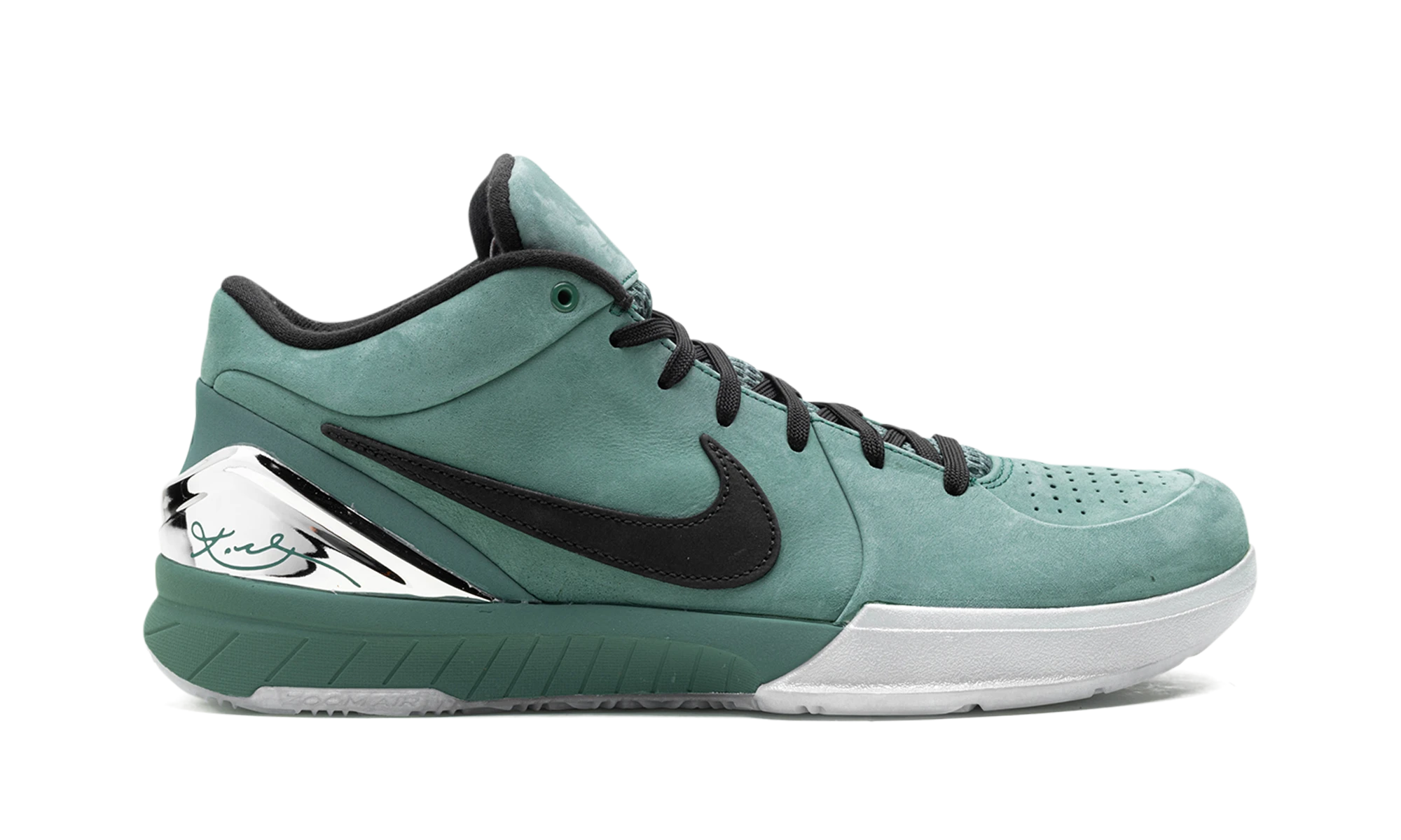 Basket Nike Kobe 4 Protro Dad en cuir noir et argent, disponible en France, Suisse, Belgique et Luxembourg — vue de profil extérieur.