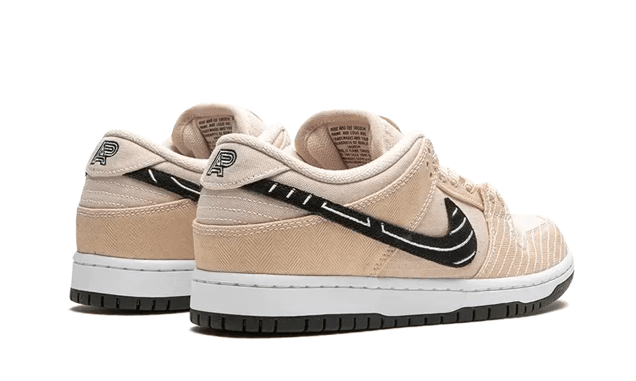 SB Dunk Low Albino & Preto