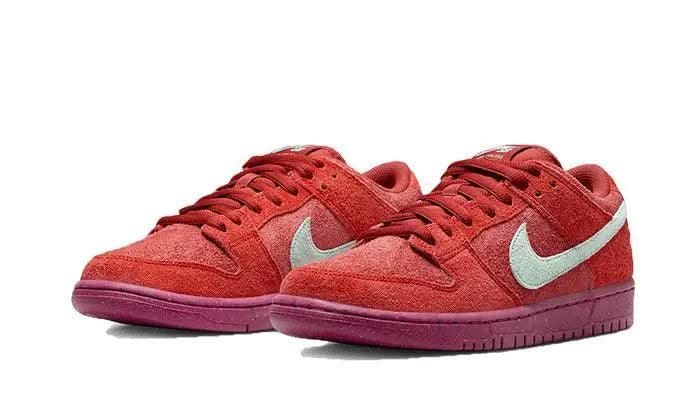 SB Dunk Low Mystic Red - MNR Sneakers