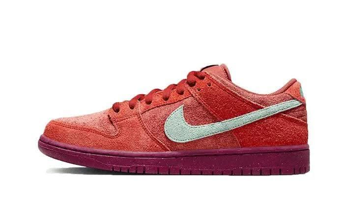 SB Dunk Low Mystic Red - MNR Sneakers