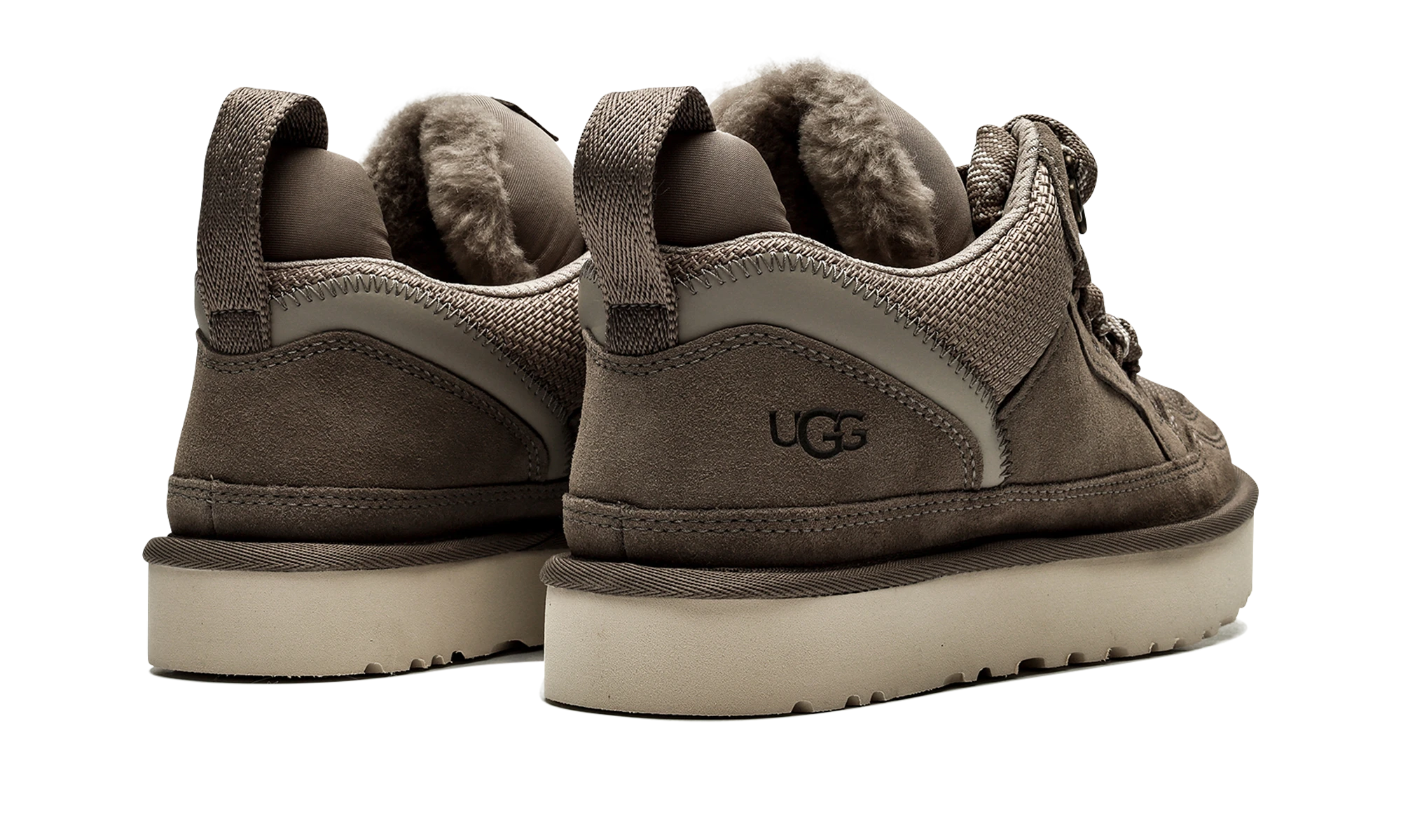Vue arrière des talons de la UGG Lowmel Smoke Plume.
