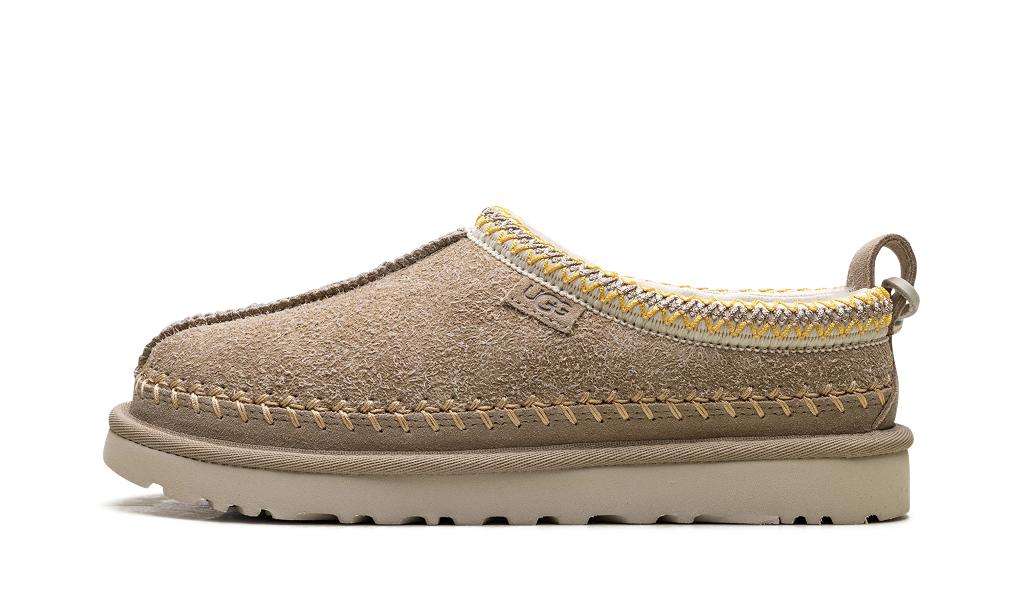 Détail du côté intérieur de la pantoufle UGG Tasman Biarritz Slipper Mustard Seed jaune.