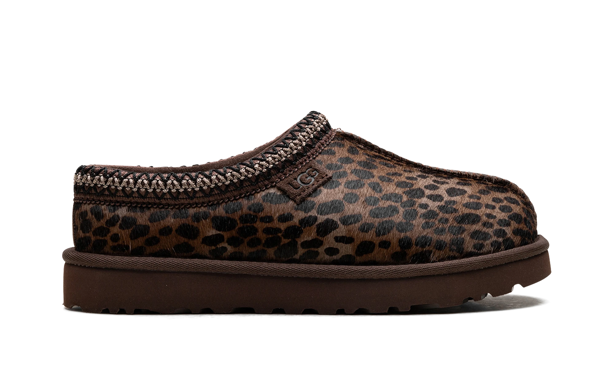 Pantoufle UGG Tasman Slipper Caspian Burnt Cedar en cuir, disponible en France, Suisse, Belgique et Luxembourg — vue de profil extérieur.