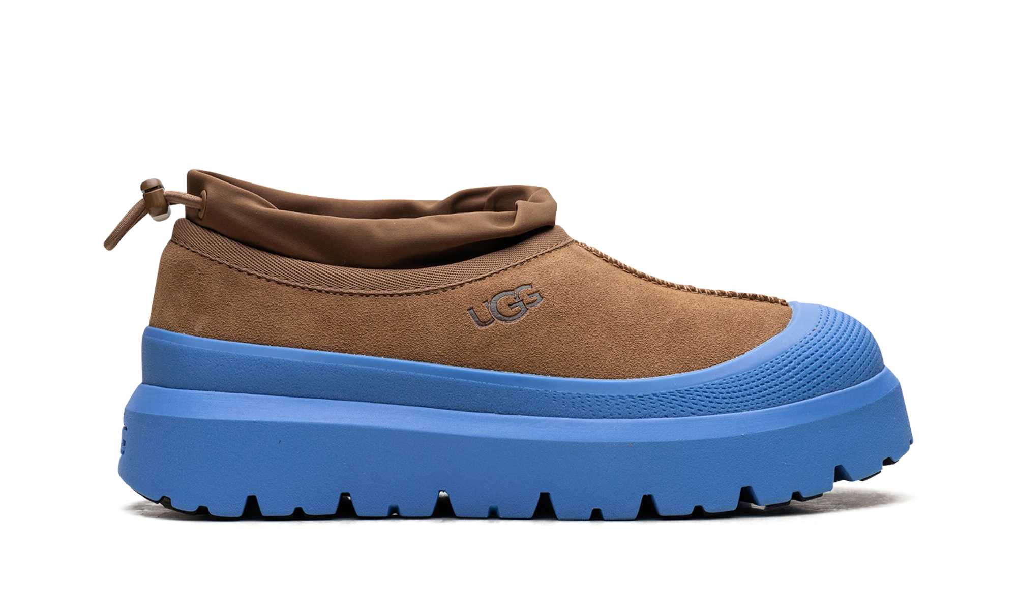 Pantoufle UGG Tasman Weather Hybrid Slipper Chestnut Big Sky en cuir marron, disponible en France, Suisse, Belgique et Luxembourg — vue de profil extérieur.