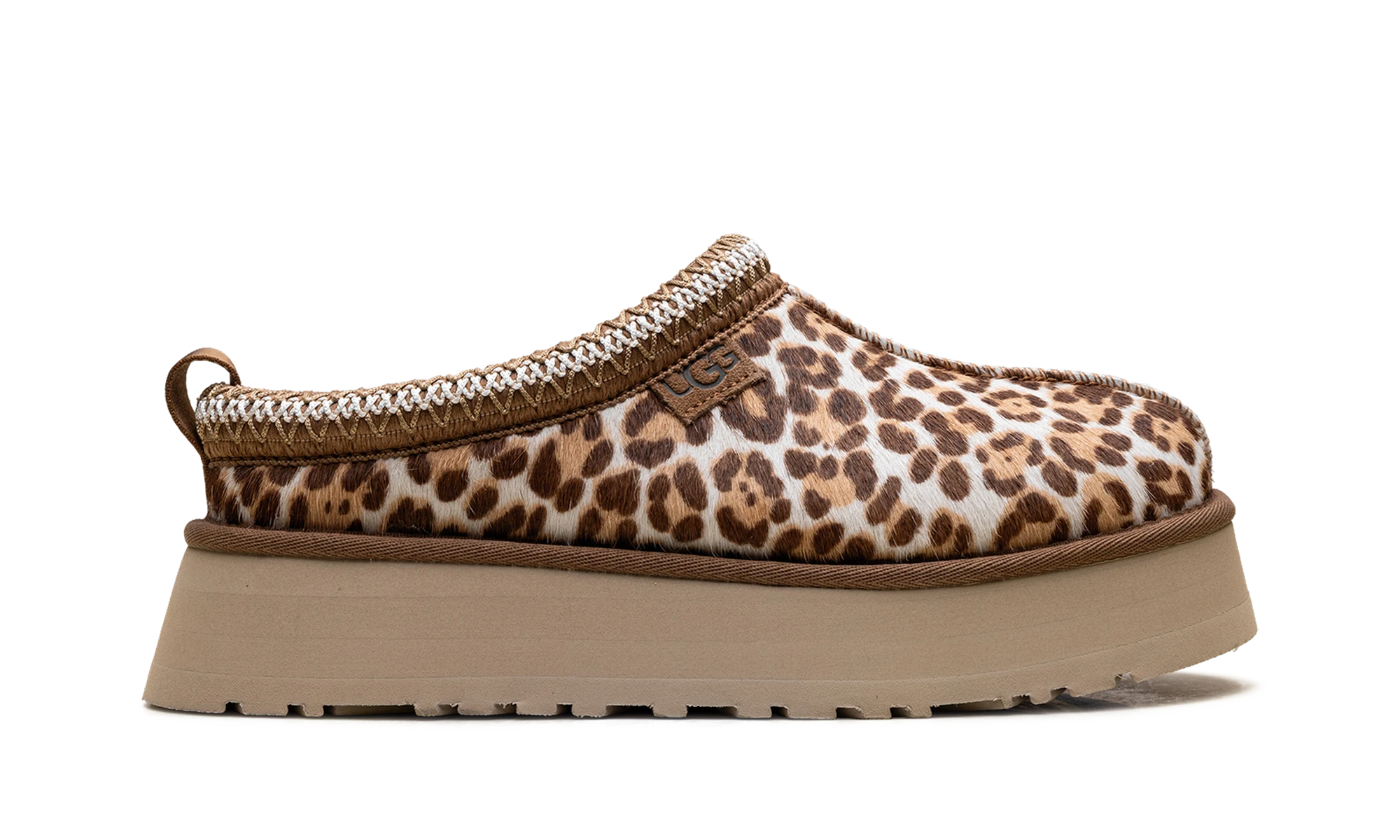 Pantoufle UGG Tazz Plains Slipper Felicity Leopard Jasmine en cuir léopard, disponible en France, Suisse, Belgique et Luxembourg — vue de profil extérieur.