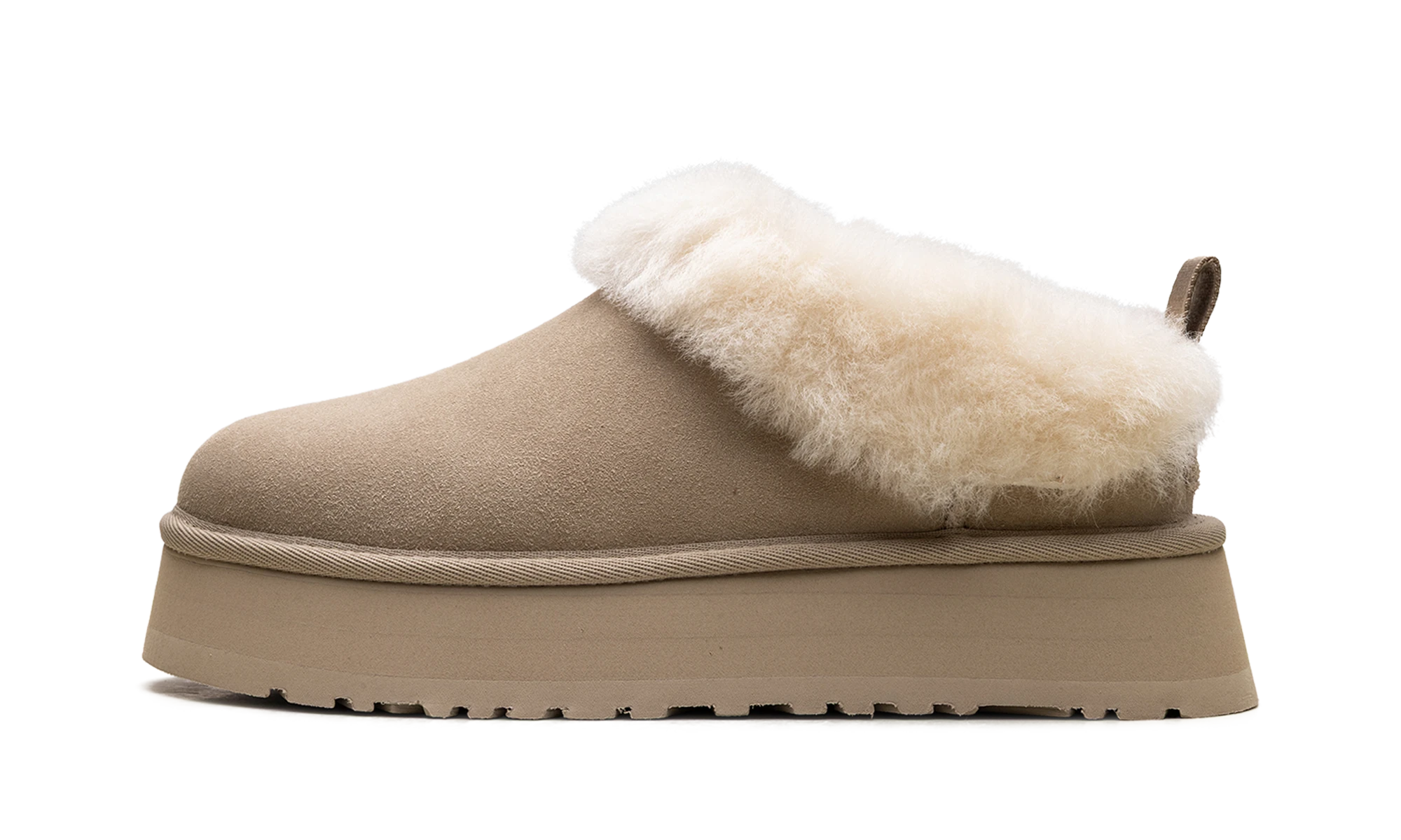 Détail du côté intérieur de la pantoufle UGG Tazzelle Slipper Mustard Seed jaune.