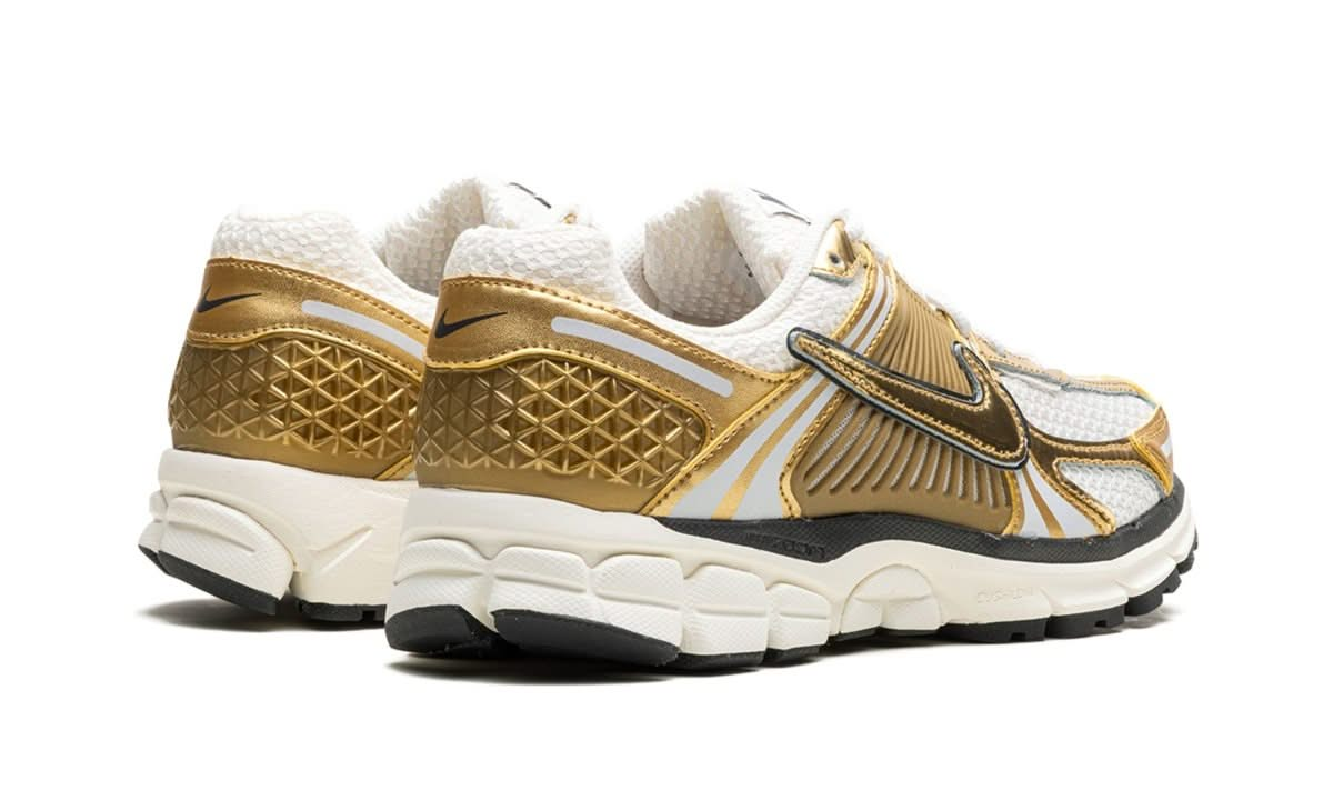 Zoom Vomero 5 Metallic Gold - MNR Sneakers